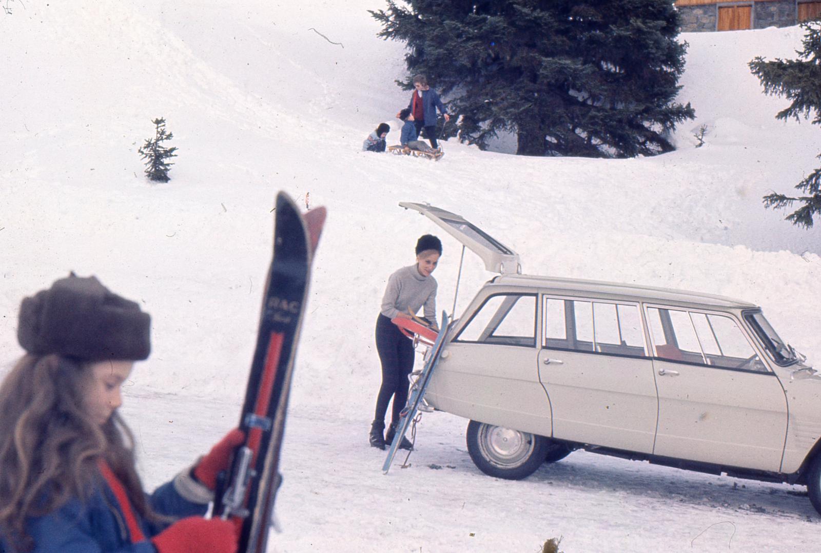 AMI 6 Break 1966 et le ski