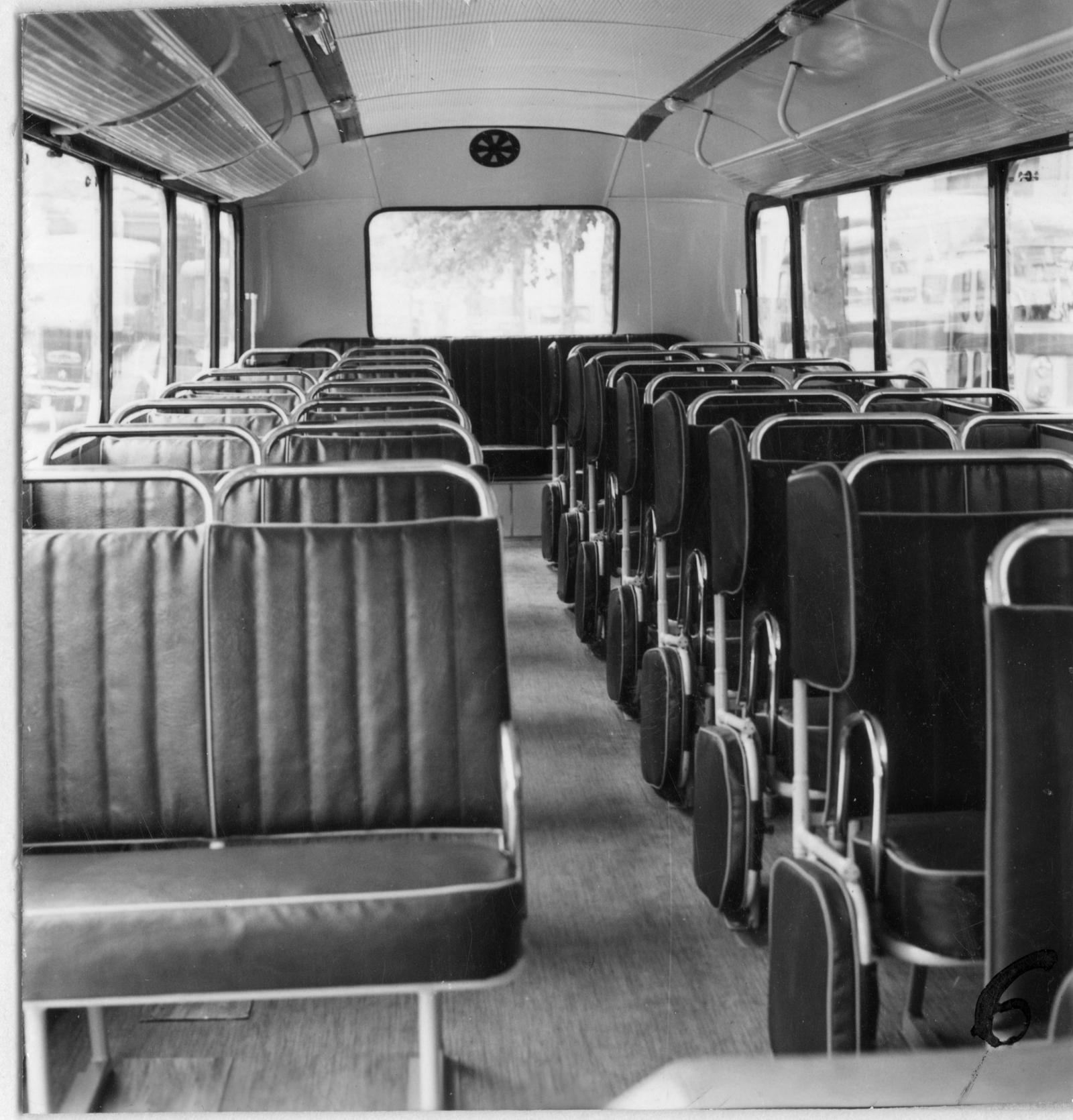 Bus U23 - intérieur d'un bus scolaire 